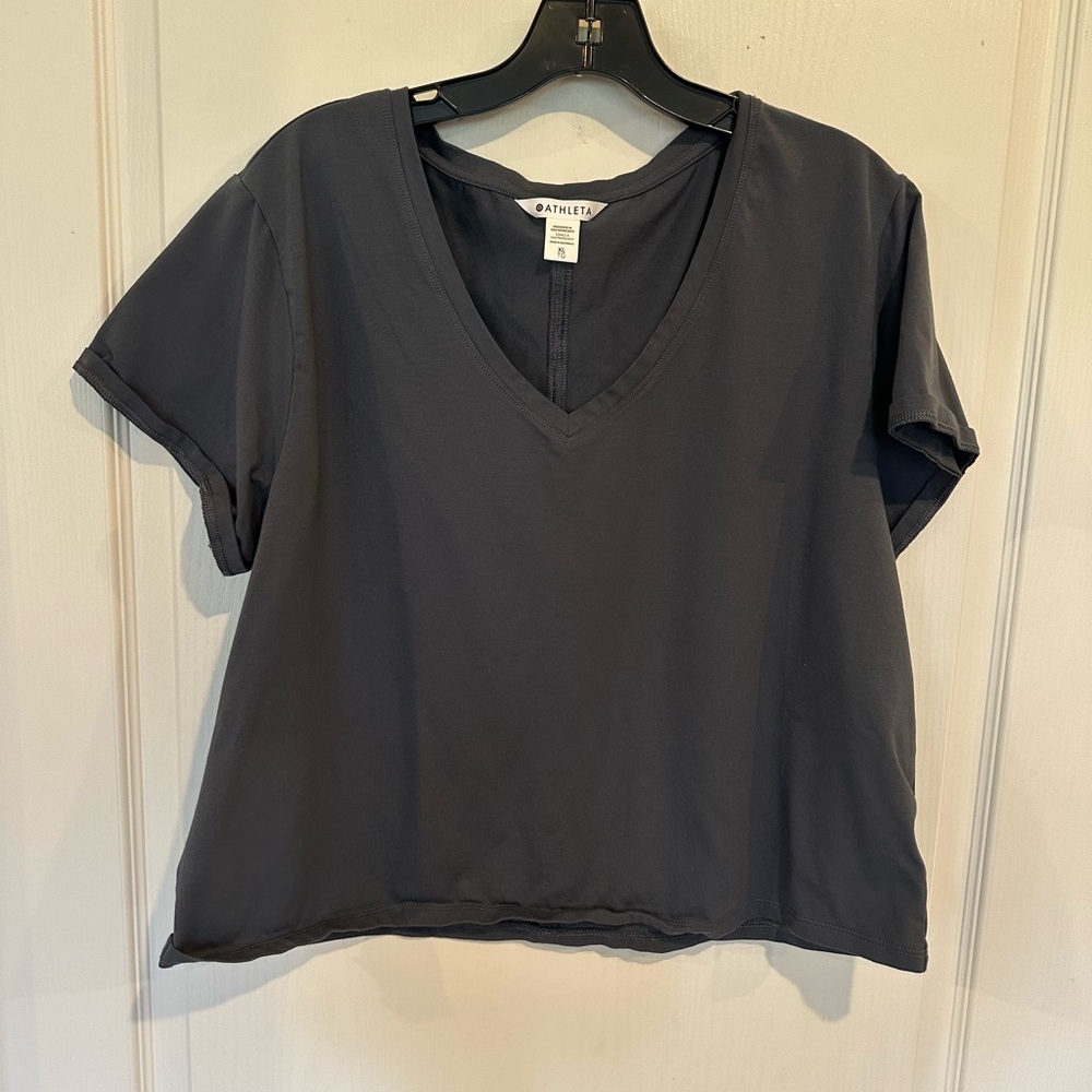 Athleta Women’s gray v-neck cropped activewear athletic T-shirt size XL